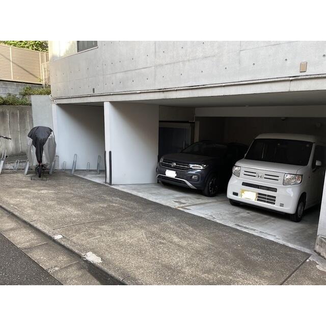 230000