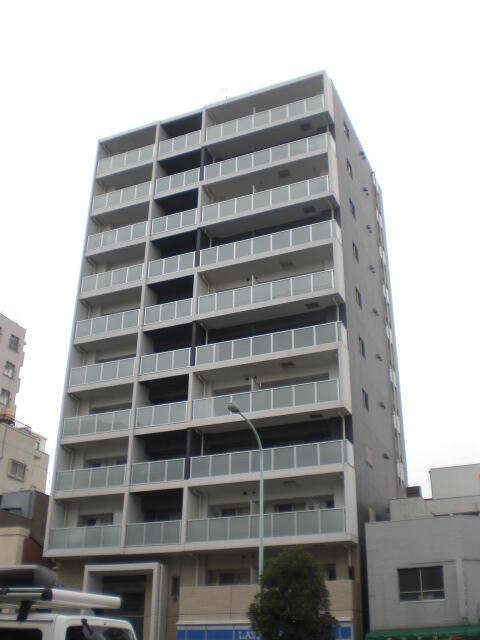 196000