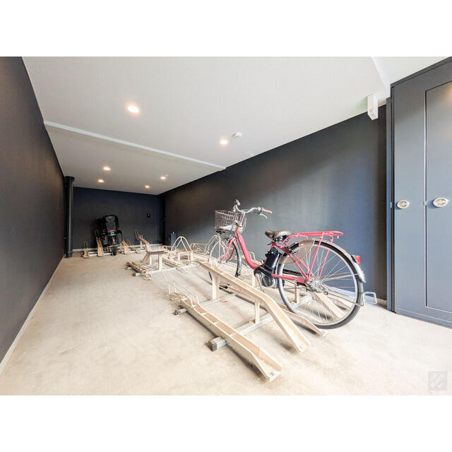 146000