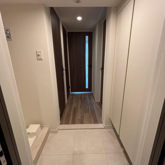 219000
