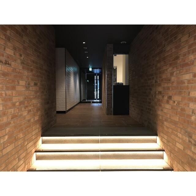 185000