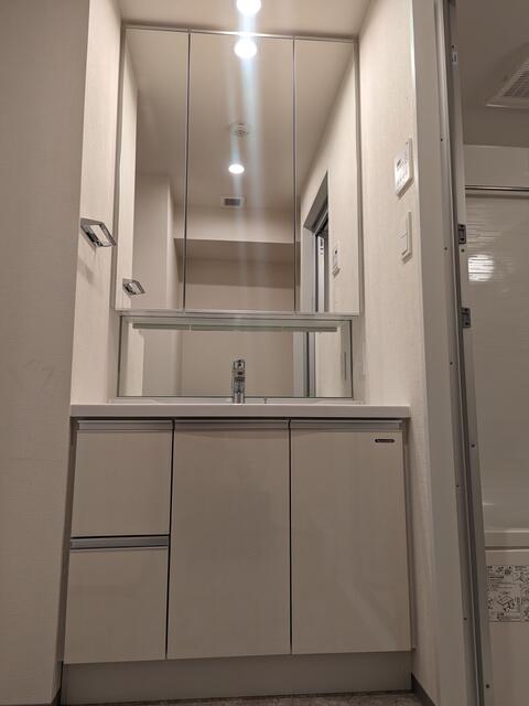 223000