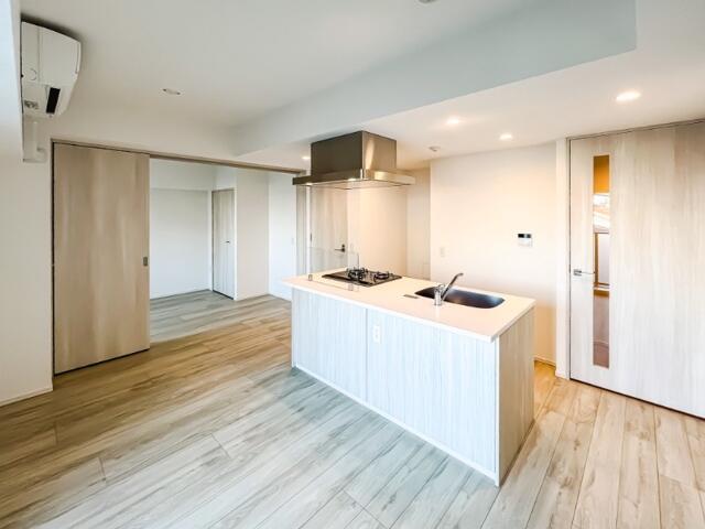 178000