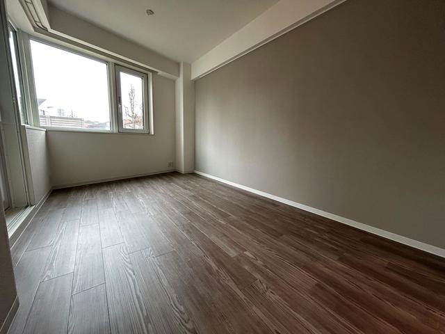 230000