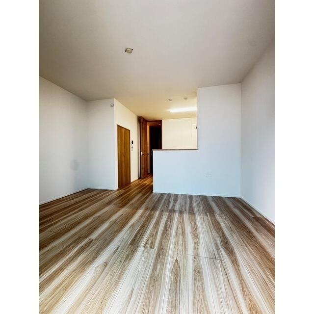 234000