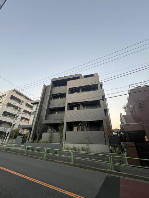 243000