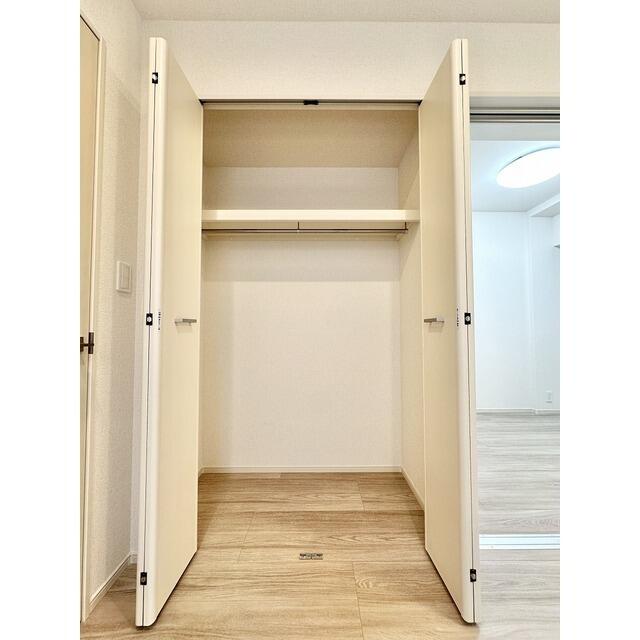 147000