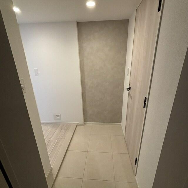 219000