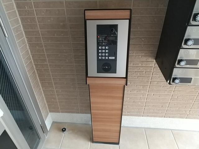 158500