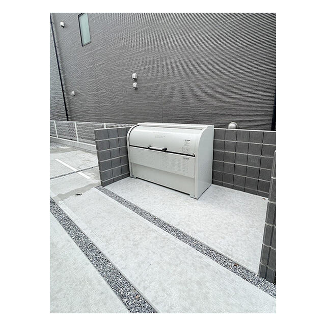 158000