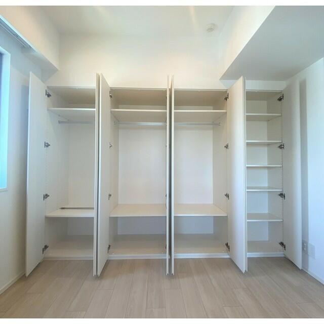 268000