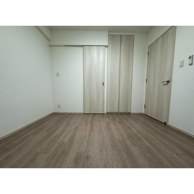 277000