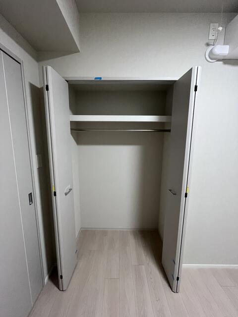 385000