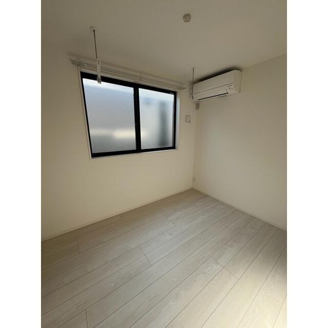 285000