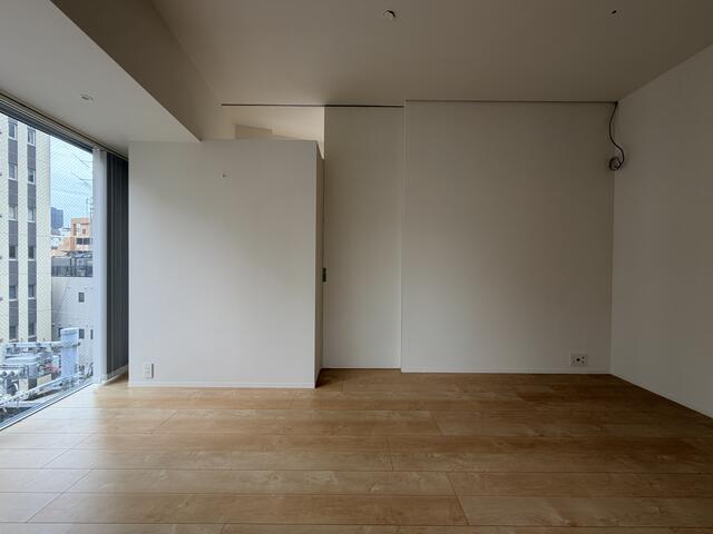 245000