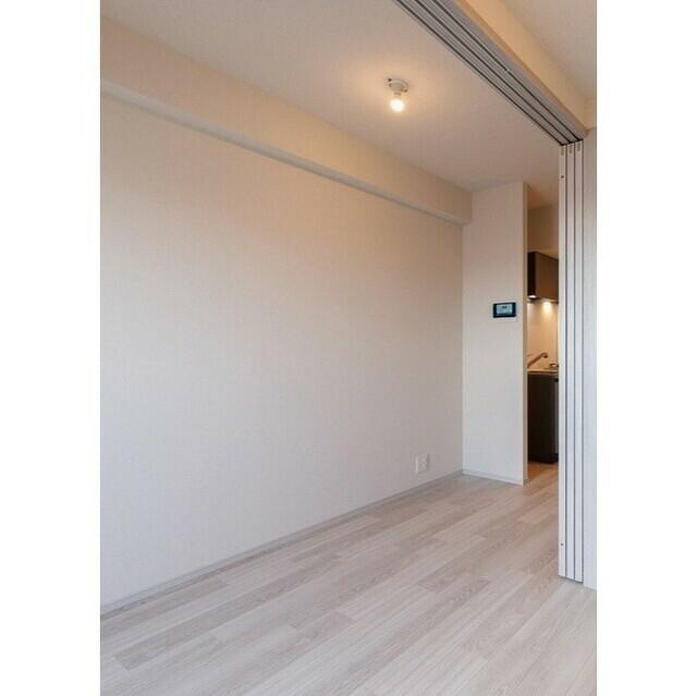 158000