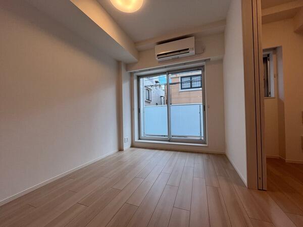 164000