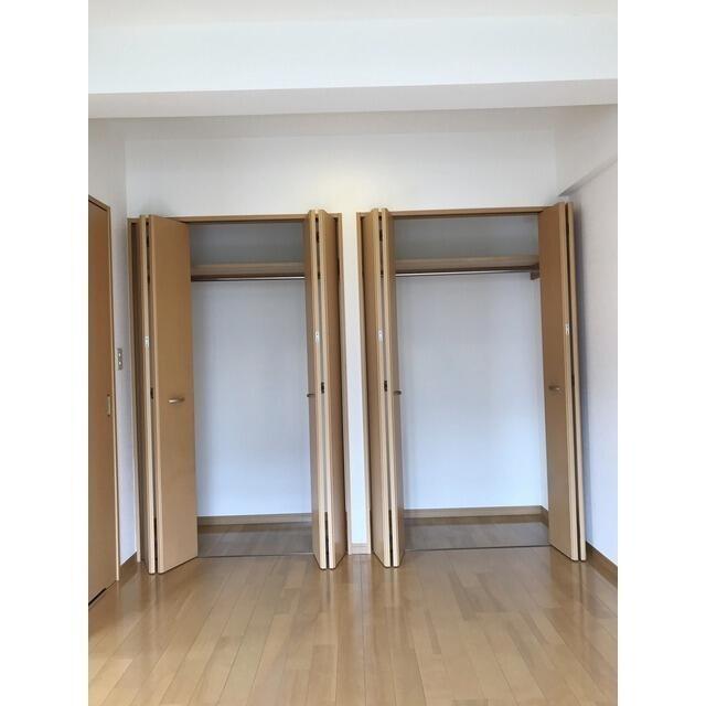 180000