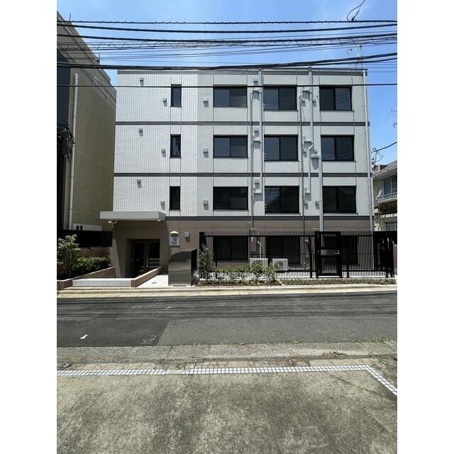 181000