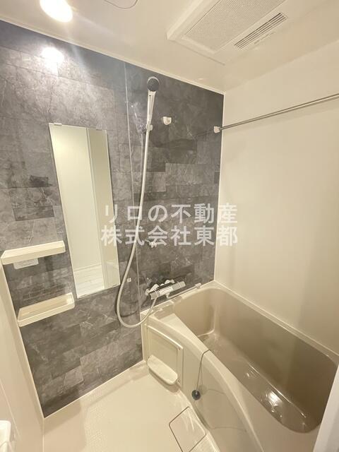 163000