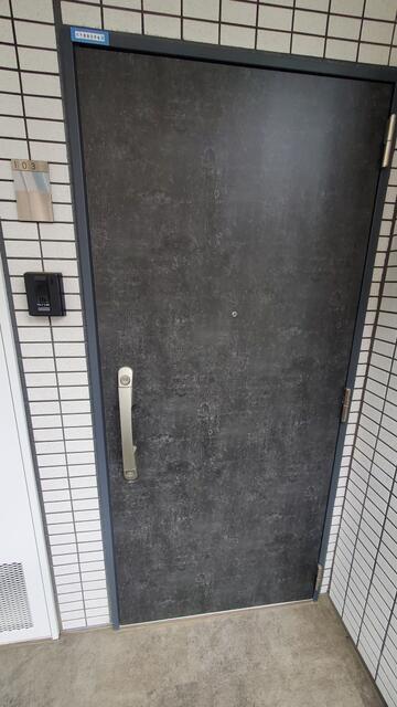184300
