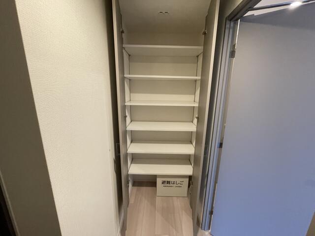 147000