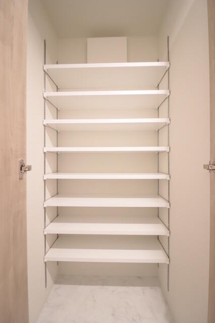 195000