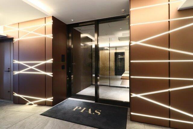 350000