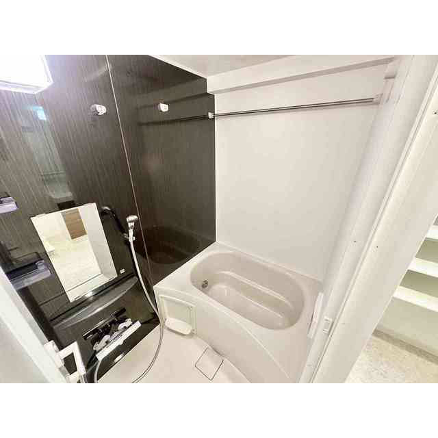 215000