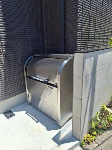 258000