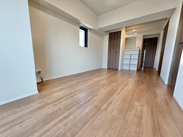 232000