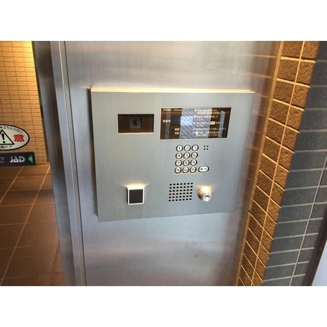 273000