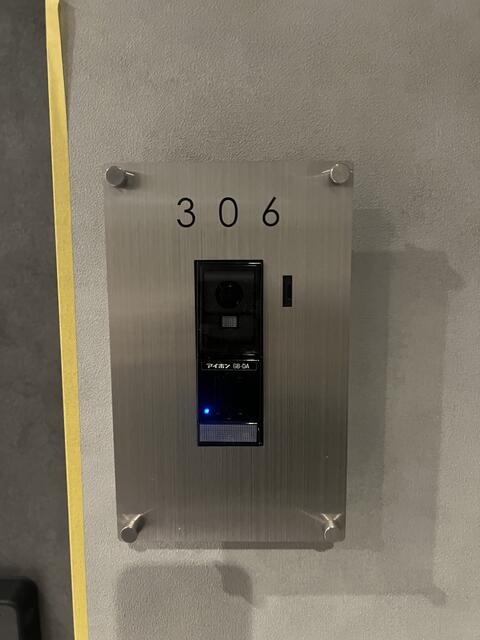 233000