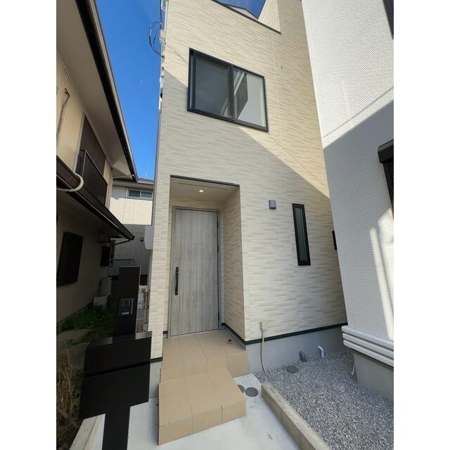 235000