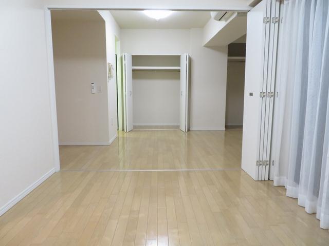 235000
