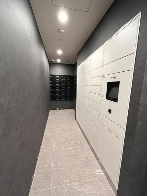 232000