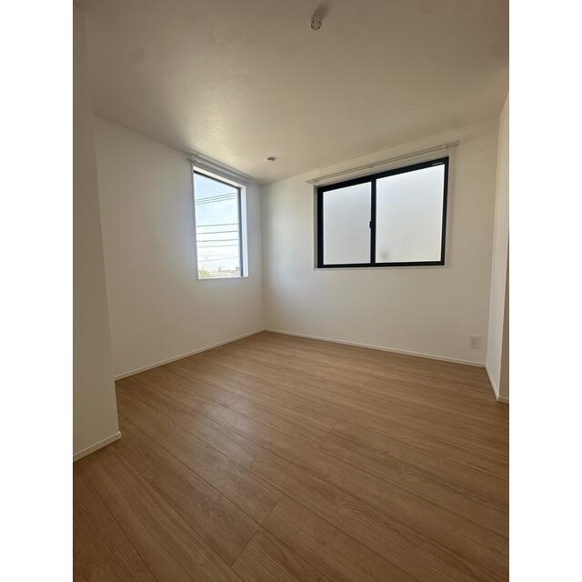 223000