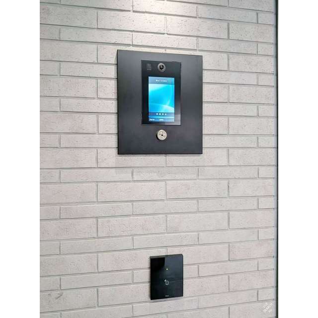 285000
