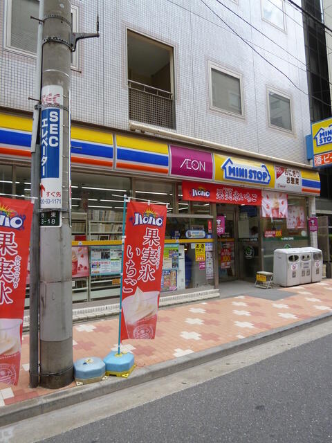 285000