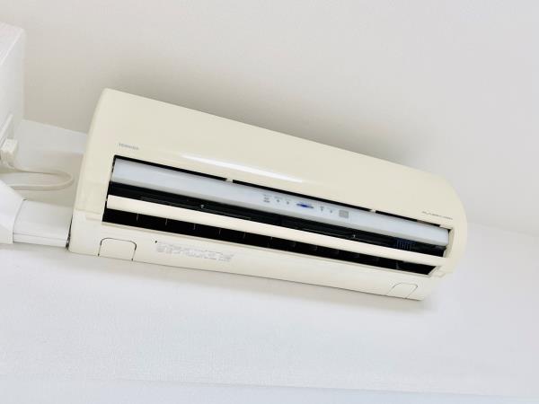 298000