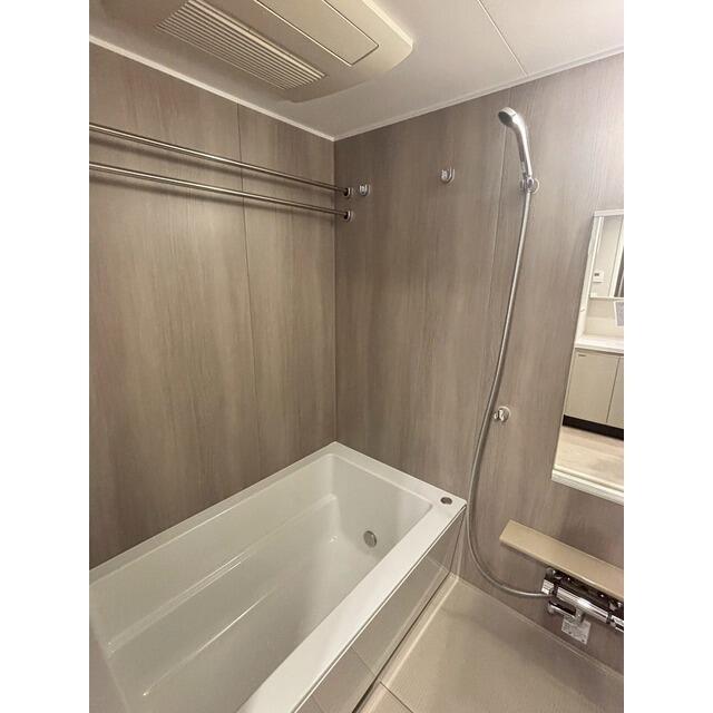 345000
