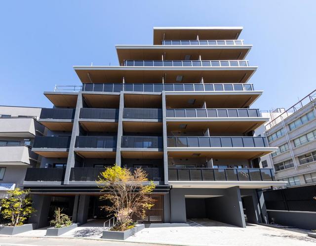 300000