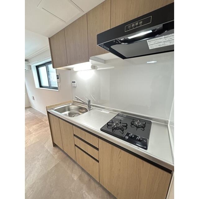 161000