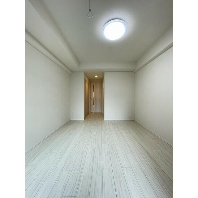 172000