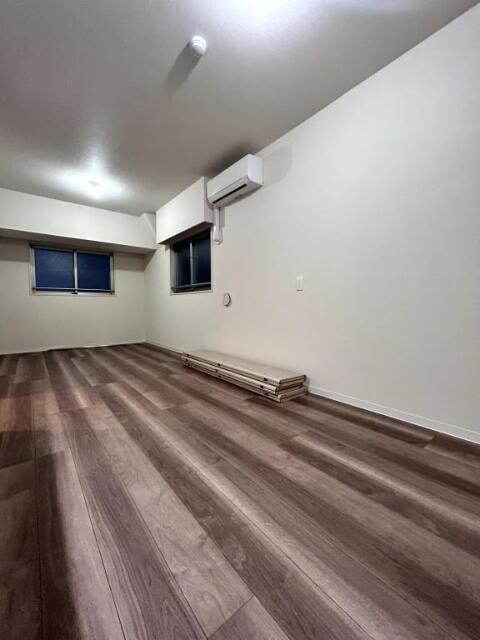 218500