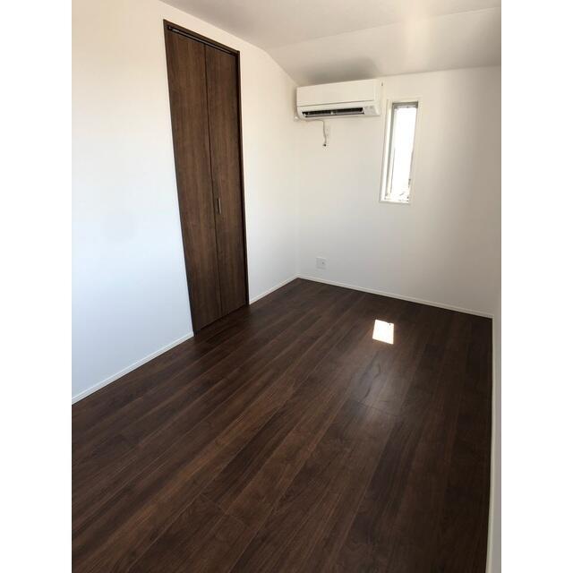 270000