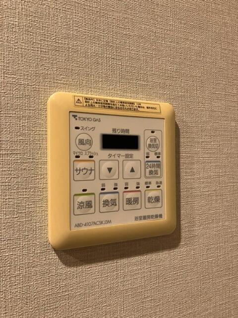 298000