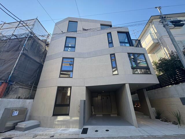 235000
