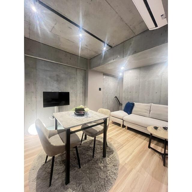 225000