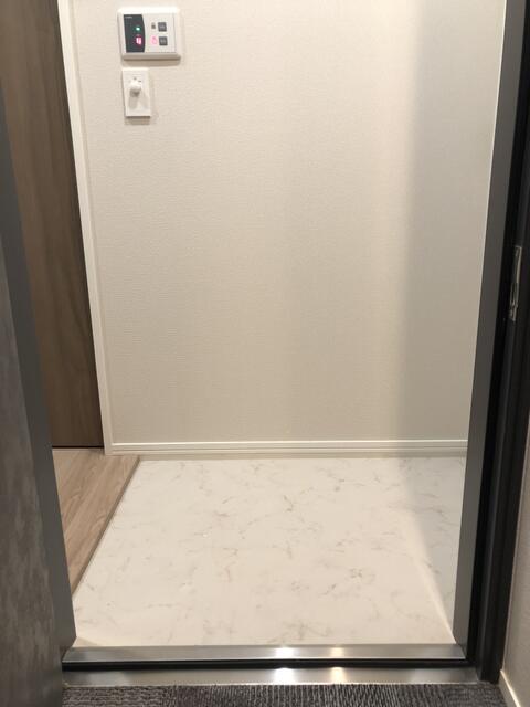 257000